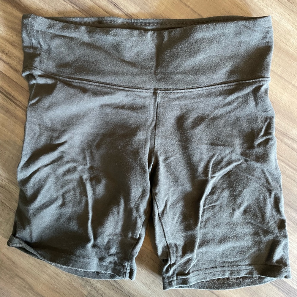 Brown aritzia biker shorts